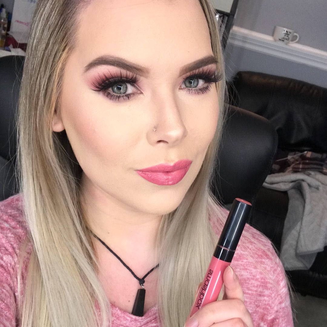 JessicaSallyAnn's tweet photo. Tried the shade “pink drank” from Smashbox’s liquid lipstick line for the first time and I am obsessed 😍🥰 #prettyinpink #pink #makeup #beauty #smashbox #lipstick  #NewFavorite https://t.co/QfEzvjd0jV https://t.co/nauJv9kvHL