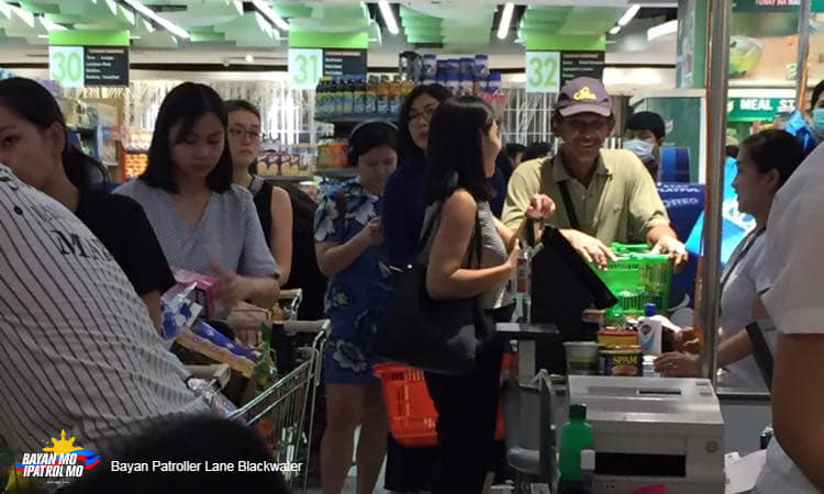 ABSCBNNews's tweet photo. FAITH IN HUMANITY RESTORED ♥

Sa gitna ng umano'y hoarding sa grocery dahil sa banta ng #COVID19, pinuno ang basket at sinagot ng 2 babae ang grocery ng isang matandang lalaki matapos makitang halos walang laman ang basket nito sa isang supermarket nitong Marso 11. | @bayanmo https://t.co/f8U3Lvqdar