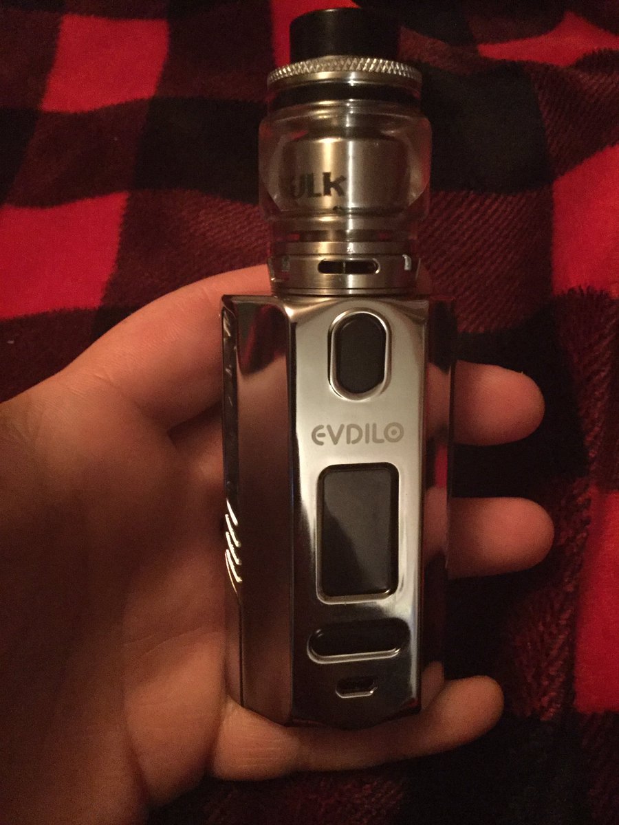 RoadRaging440's tweet photo. With all this craziness going on with this bug shutting down the world. I thought I would share something beautiful. I think these two look good together. #vapelife #fightthebug by the way vaping is still 95% safer than smoking. Stay sane out there https://t.co/mZgqxMn4bo