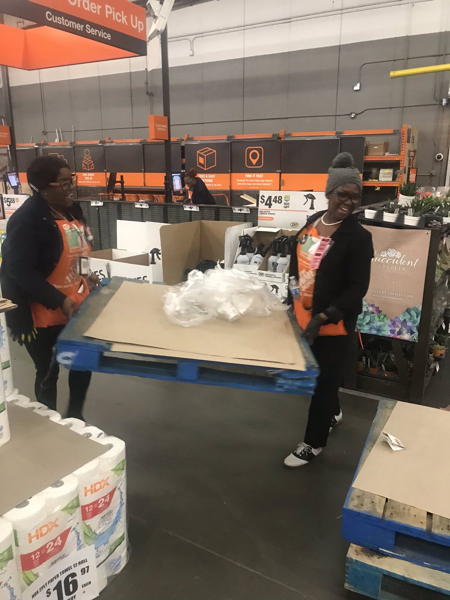 Miss_T_Holland's tweet photo. Caught Orange Handed! Practicing Safe behaviors. Thank you ladies! @YvonneThomasMa3 @showoffshanny And thank you tonight helping me to recover the building 👏🏻👷🏽‍♀️. #AcesNYM https://t.co/v1sG7GrbiZ