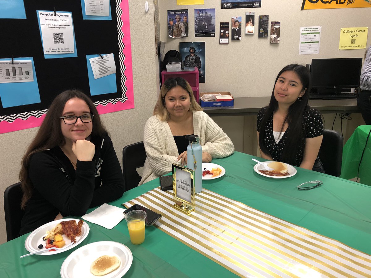 OakRidge_CCRC's tweet photo. We spent the morning celebrating the hard work of our Top Twenty Pioneers with an amazing breakfast provided by our awesome admin team! #pioneersgoingplaces #pioneerpride #thisisoakridge #toptwenty https://t.co/e5Ez8LiLAq