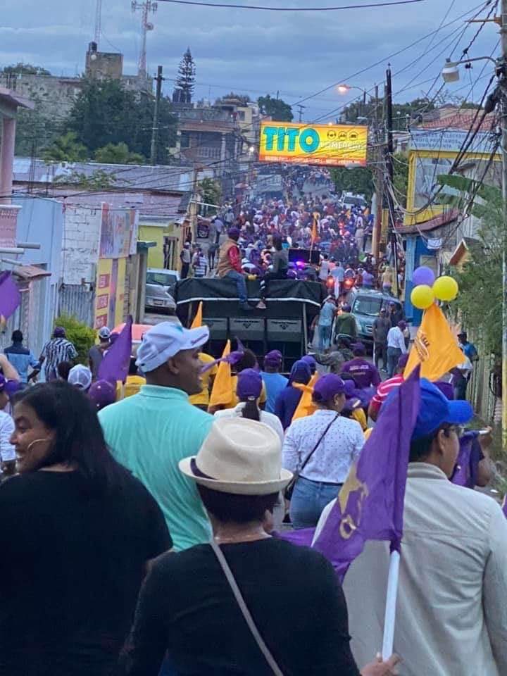 KeniaPresente's tweet photo. Así sellamos el triunfo del @PLDenlinea en nuestro municipio de El Seibo! @de_bisono @JoseRPeraltaF @ParedesMelanio @Robertdelacruzw @FJavierGarciaF @AlexisLantigua https://t.co/sdpbdWeR33