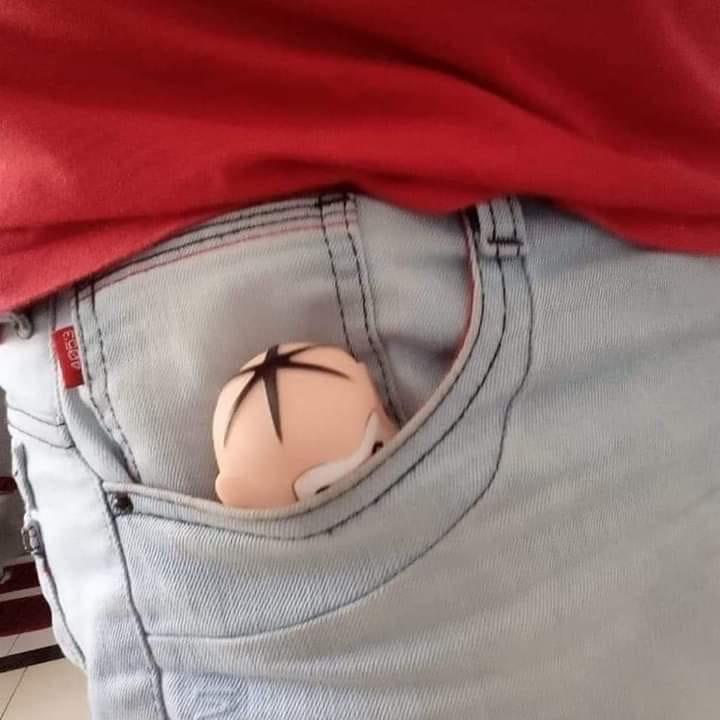 InterMilGraus's tweet image. Alguém sabe o que é isso no bolso do Rodinei?