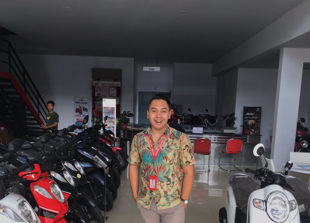 Tiedemann80's tweet photo. #JumatBerkah #jumatbatik #honda https://t.co/DczOXppq4T