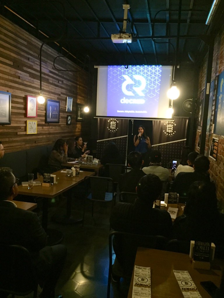 victorarubin's tweet photo. @Francov99_  presentando #WomenInDecred en el @bitcoinemb  en la charla Bitcoin de Mujer a Mujer !!! @decredproject @Decred_ES #decredenmexico #decred #dcr #somosdecred https://t.co/s63jaf2IP7