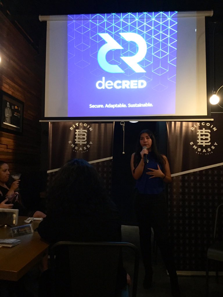 victorarubin's tweet photo. @Francov99_  presentando #WomenInDecred en el @bitcoinemb  en la charla Bitcoin de Mujer a Mujer !!! @decredproject @Decred_ES #decredenmexico #decred #dcr #somosdecred https://t.co/s63jaf2IP7