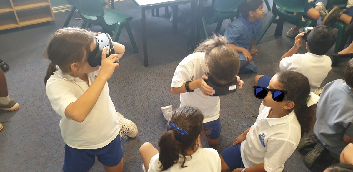 Year 4 Italian class taking a trip to Venice through the VR Headset kits. Learning about Carnival in Venice 🎭.  <a href="/stem_T4L/">stem.T4L</a> <a href="/StrathfieldSPS/">Strathfield South PS</a> @LaSignoraMorgan