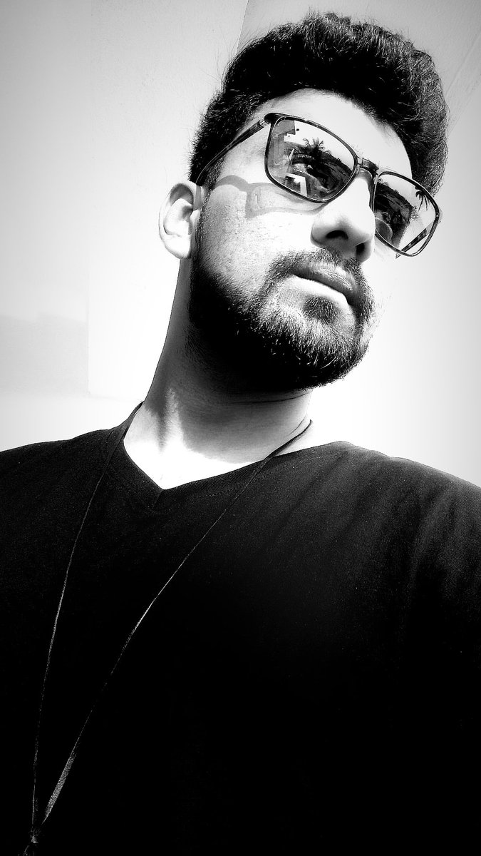 rayzonik's tweet photo. Follow me.. 
Let's define our destiny together.. 
#rayzonik #rayzonikmusic #follow #followyourheart #music #love #peace #producer #electronic https://t.co/7GHXl5I2Fg