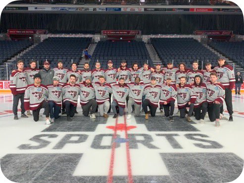 PGrandmaitre's tweet photo. An unfortunate way to end our journey. We understand the decision and accept it. But we are sad that this is the end. Last team pic with this amazing group. The last 2 pics are our seniors. What a group. They would have put a show on that ice. Lov u  boys. @GeeGeesMHKY @USPORTSca https://t.co/7xTM8Ie6eE