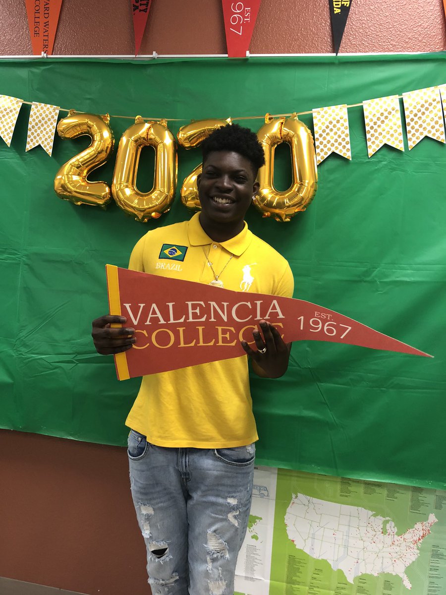 OakRidge_CCRC's tweet photo. We couldn’t leave for Spring Break without celebrating our seniors who earned the @valenciacollege Bridges Scholarship 🥳🥳🎉🎉 We are so proud of you! #valenciacollege #bridgestosuccess #thisisoakridge #pioneerpride https://t.co/fLbeo28trs