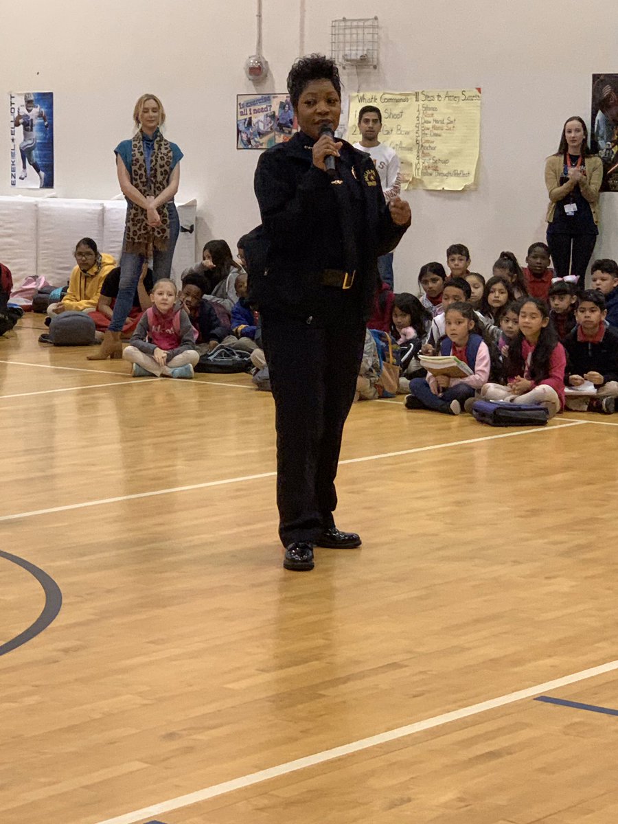 puentedisd's tweet photo. Thank you @ChiefHallDPD for taking the time out of your busy schedule to speak to and motivate our young leaders @BotelloElem Your leadership has inspired yet another generation. #Committed = “Stay on the Thing” #WomensHistoryMonth #girlpower https://t.co/7rBX6MKPdQ
