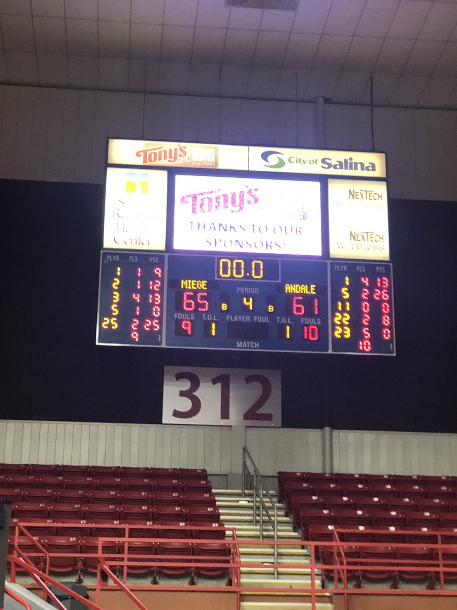 Final:  Couldn’t be prouder of the effort &amp; heart this team played with tonight.  Great season men!  

Thank you Seniors!