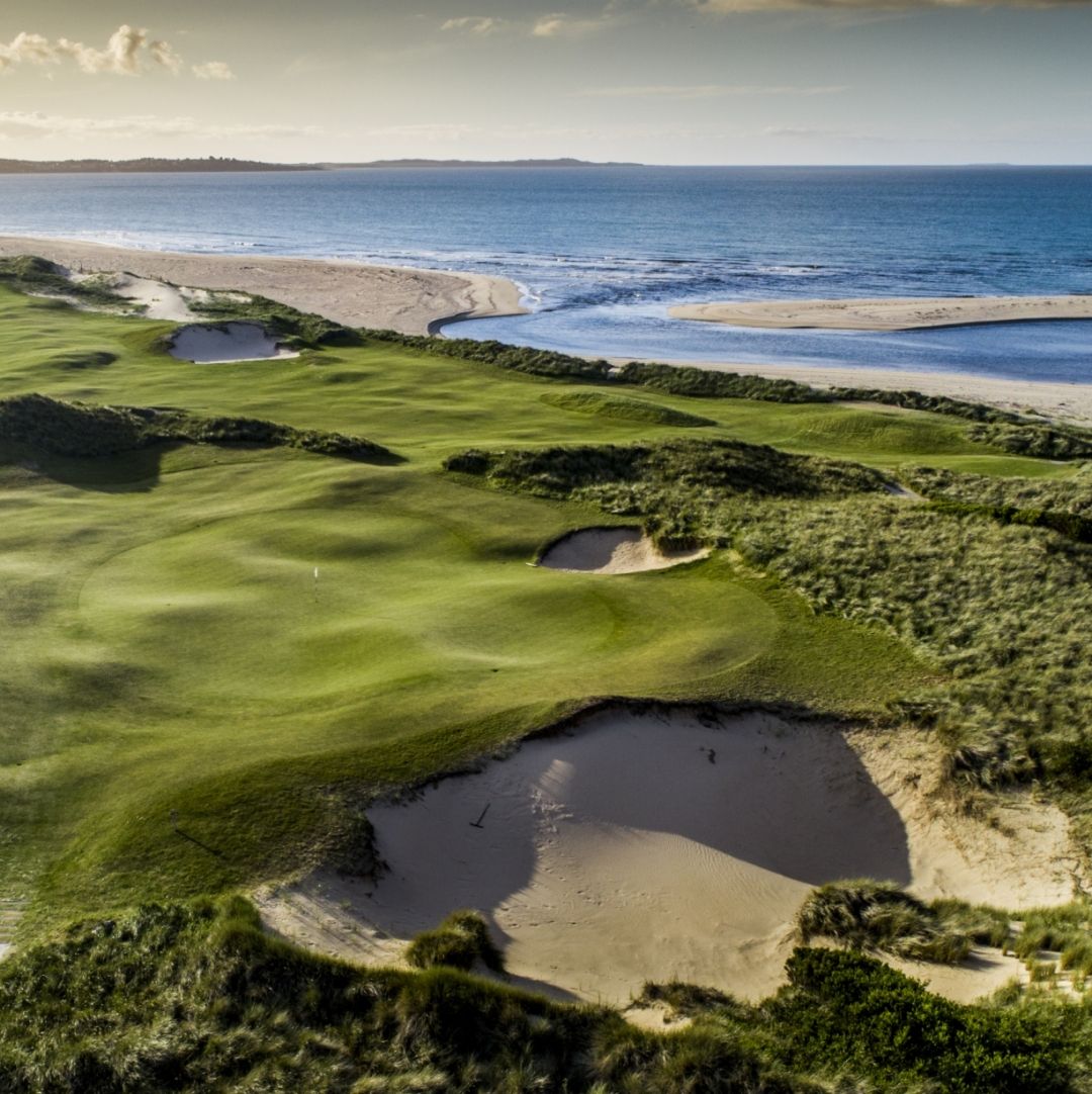 golf_explorer's tweet photo. Sometimes a few days is all you need to have an unforgettable golfing adventure.  If you are looking for a short golfing break, then you would be hard pushed to beat @Barnbougle in Tasmania. Play two World Top 100 Courses in one breathtaking location https://t.co/C6mf5u63xn https://t.co/5AnAmqav3Y