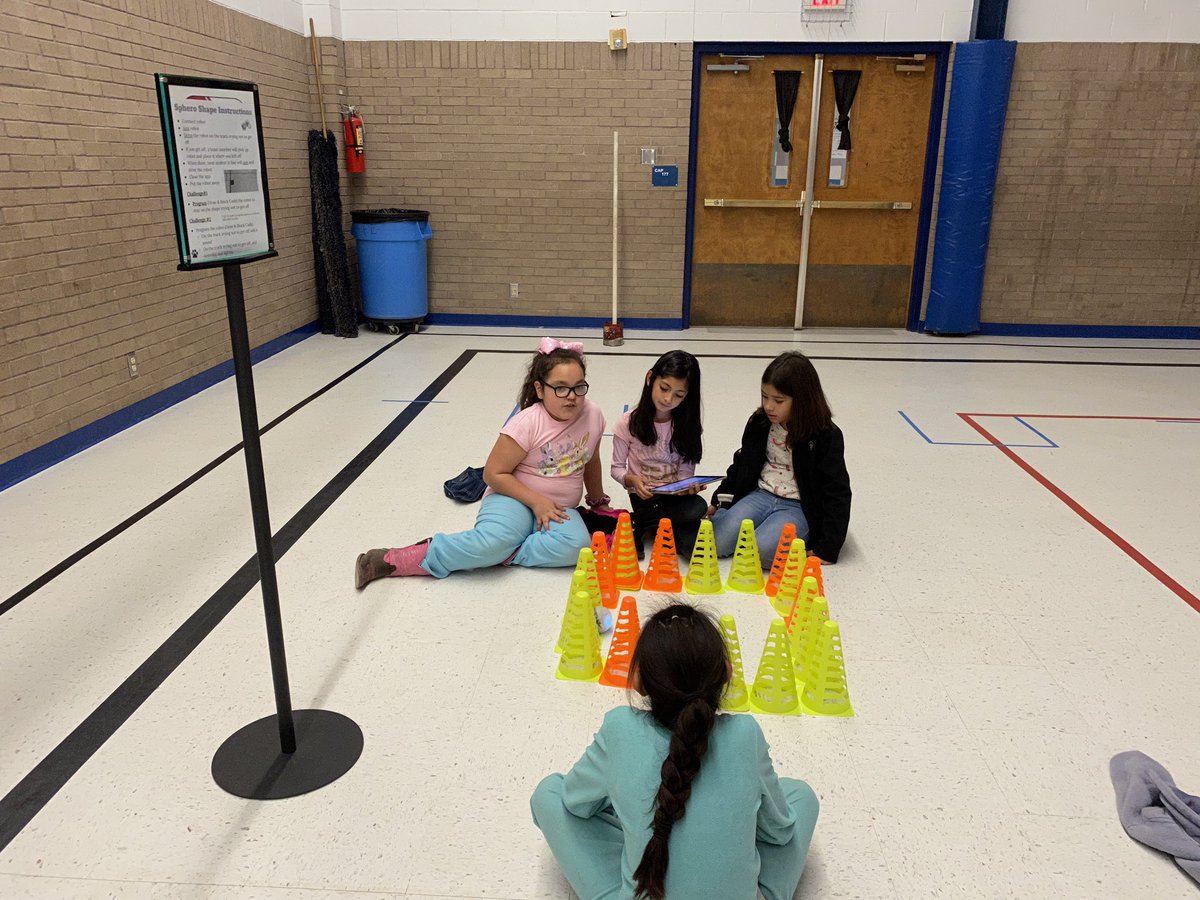 MAlvarado_HMS's tweet image. Robotics @SpheroEdu drive, draw, and block coding!! @SurrattCubs #empoweringstudents #promotingcreativity #blessedtechcoach #ilovewhatido