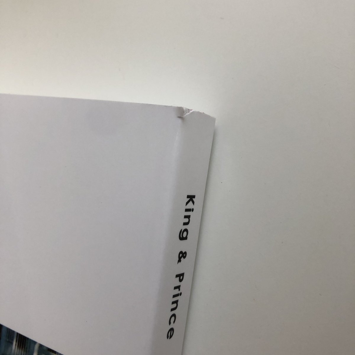M Di Twitter キンプリのカレンダー今届いて開けたらこうなってたんだがこれは不良品よね 笑 電話したらなんか態度悪いし笑笑