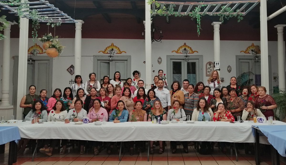 Gracias a todas estas bellas mujeres por permitirme convivir y compartir un momento agradable 😊