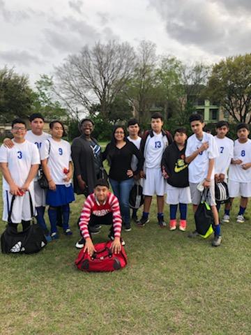 Marshall_HISD's tweet photo. #girlssoccer⚽ #boyssoccer⚽ #groupshotcredit #wallace #williams #espinoza #support #soccer⚽ #team #winorloss #wearemarshall #wearefamily #playtogether #oneteam #studentathletes #highexpectations #uil #collegebound👨🎓 #yeaIsaidit #nationalwomensmonth @HISDAthletics https://t.co/eA8PJkmvDN