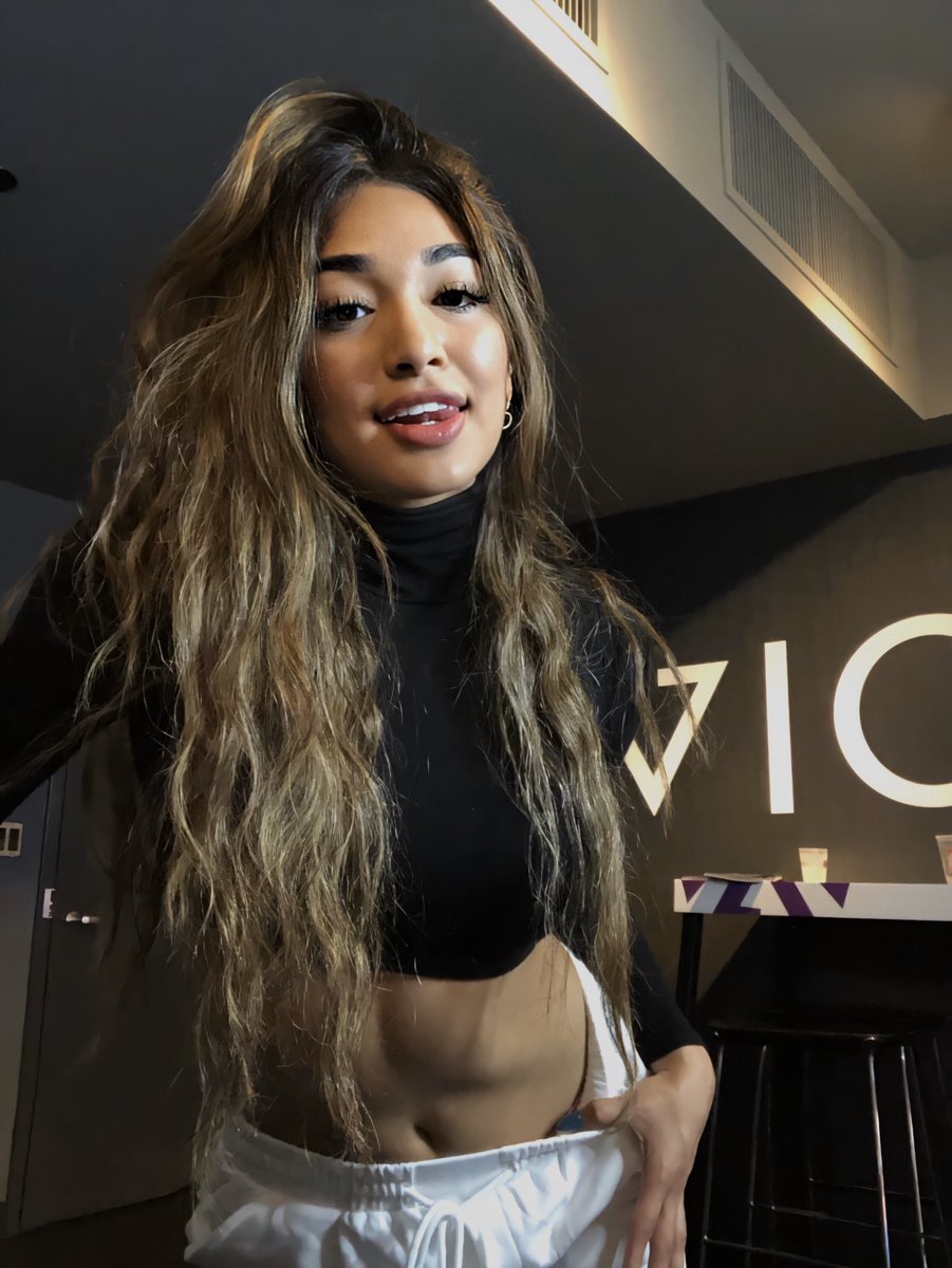 julianna_lua's tweet photo. who trynna go grab lunch in Puerto Rico 2morrow 😏😏 https://t.co/JftKMEU9Xc