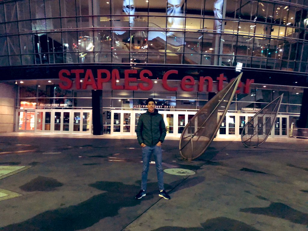 GusAbps's tweet photo. Regresaré Rey 👑 @KingJames . #thekidfromakron https://t.co/Eftnt4Exp1