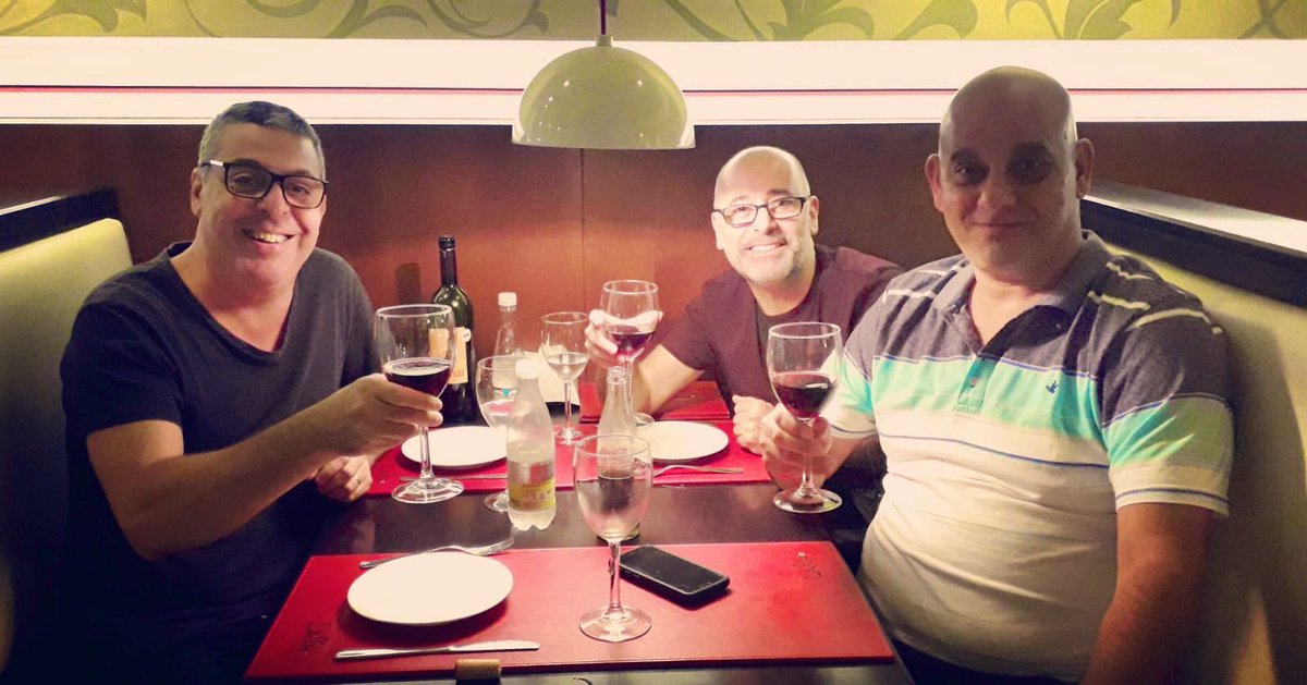 Celebrando cumple con estos hermanos. Gracias!!!