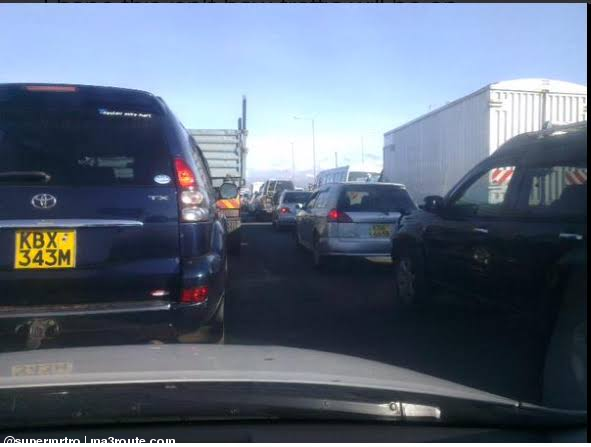 GhettoRadio895's tweet photo. Waiyaki way jam started at 87 too kabete but is moving slow down too agriculture ~ Traffic update courtesy of @supermrtro #Brelko https://t.co/r9cIP24rtV
