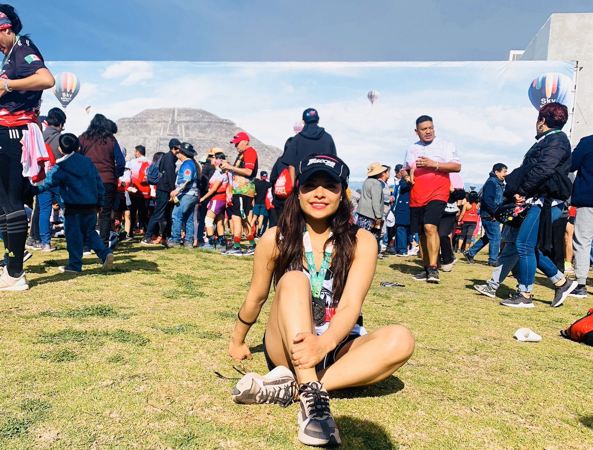 claudia160793's tweet photo. Correr da felicidad! 🌈 #conlametaenlamente #larutadelsol #skyballons #mediomaraton #21km #carreradelosdioses #reiniciandome #purificandomialmay💜 Siempre @FalconsRunners https://t.co/eFGfDTUjXT