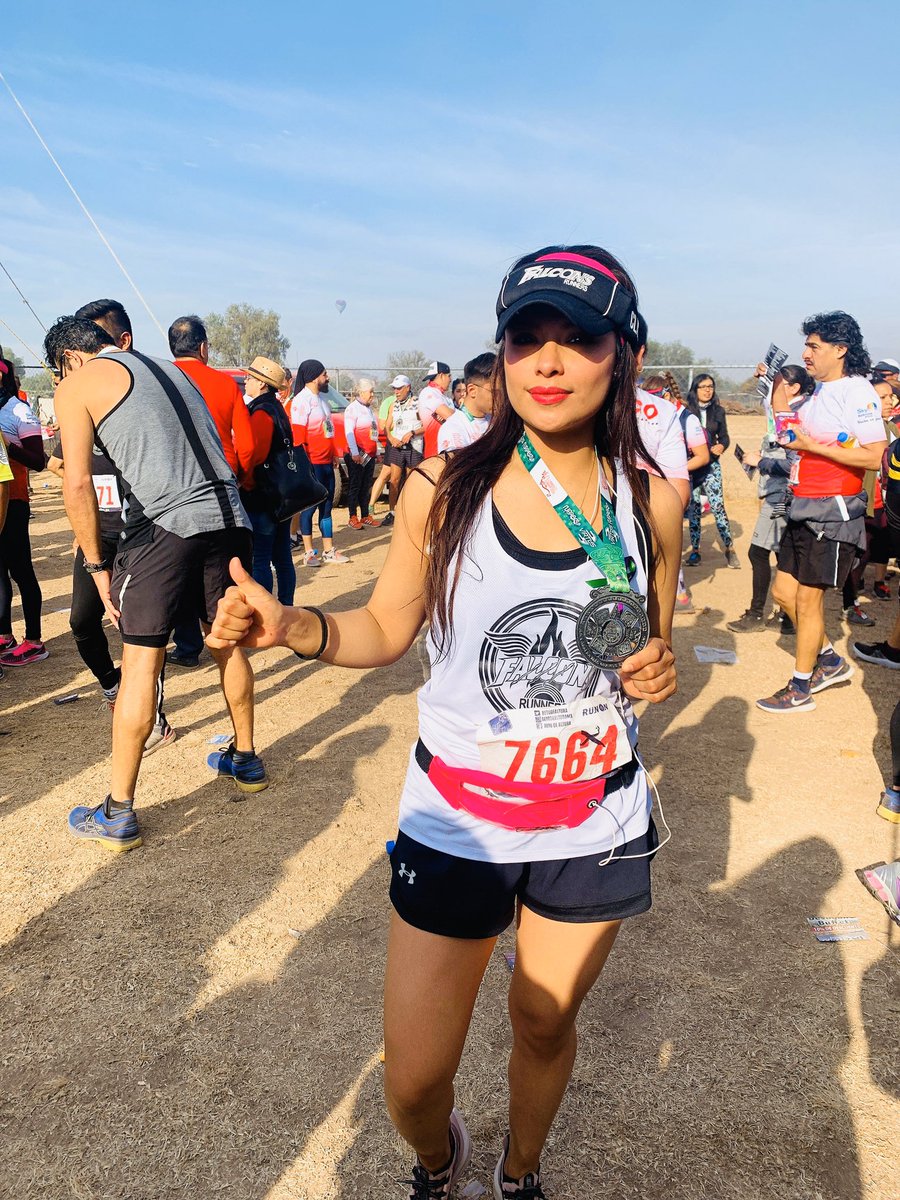 claudia160793's tweet photo. Correr da felicidad! 🌈 #conlametaenlamente #larutadelsol #skyballons #mediomaraton #21km #carreradelosdioses #reiniciandome #purificandomialmay💜 Siempre @FalconsRunners https://t.co/eFGfDTUjXT