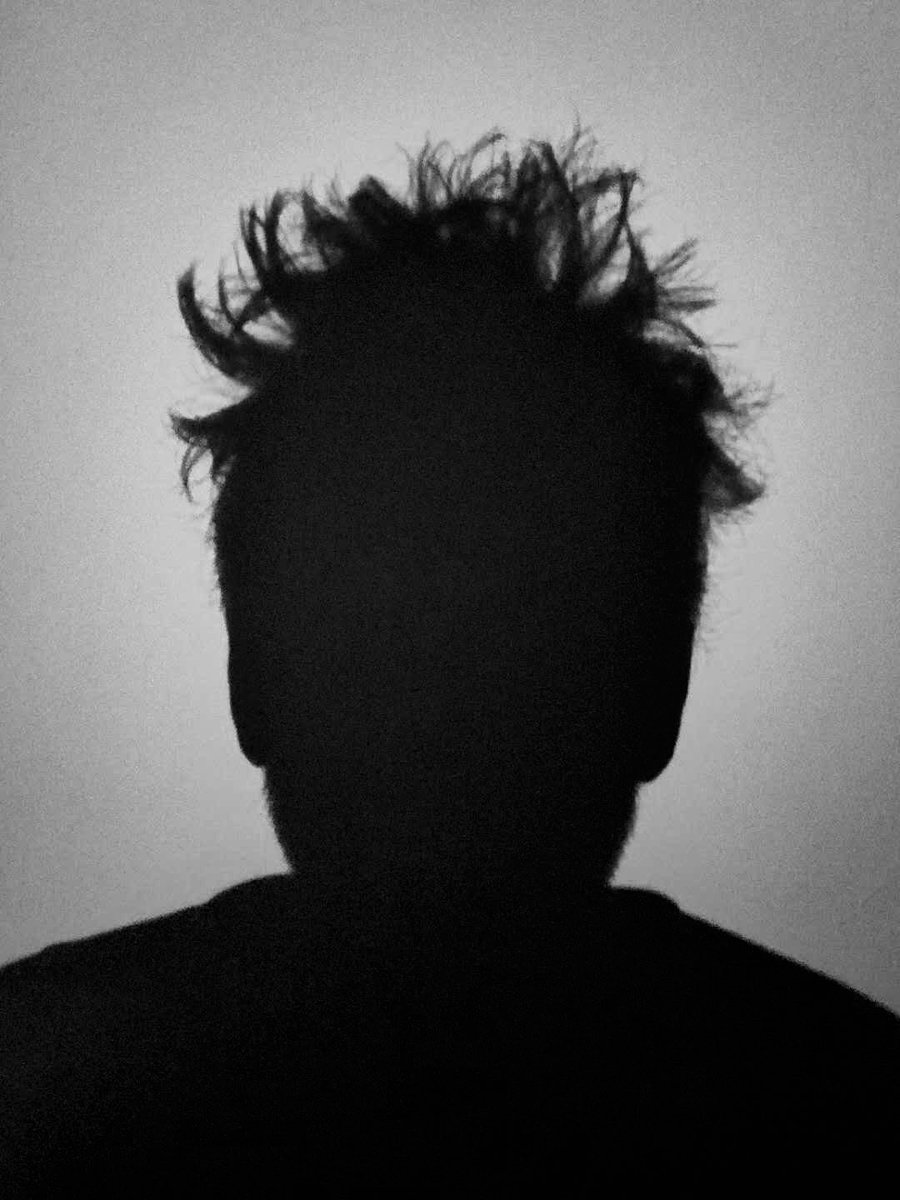 kaimano78's tweet photo. #quarantine #selfportrait #selfisolating #iostoacasa #perfortuna #Covid_19 @2020_antivirus https://t.co/Xcg9eeUduB