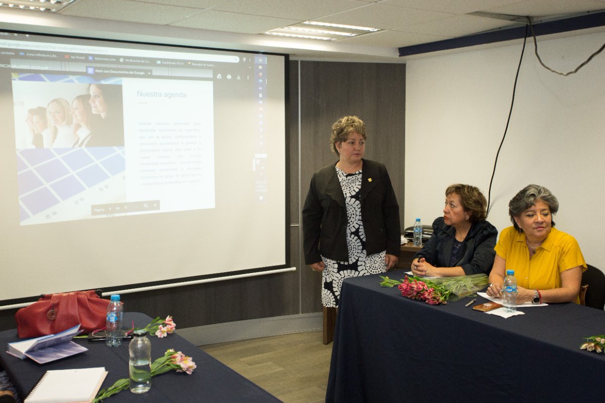 MECanacoQro's tweet photo. El día de hoy se llevo a cabo la #ReunióndeConsejo Informativa de actividades a realizar, dirigida por nuestra Vicepresidenta @lola_farfan
Así mismo nuestro Pdte @carloshabacuc, reitero el compromiso con todas nosotras para el crecimiento en el sector empresarial. https://t.co/taDflrMqlu