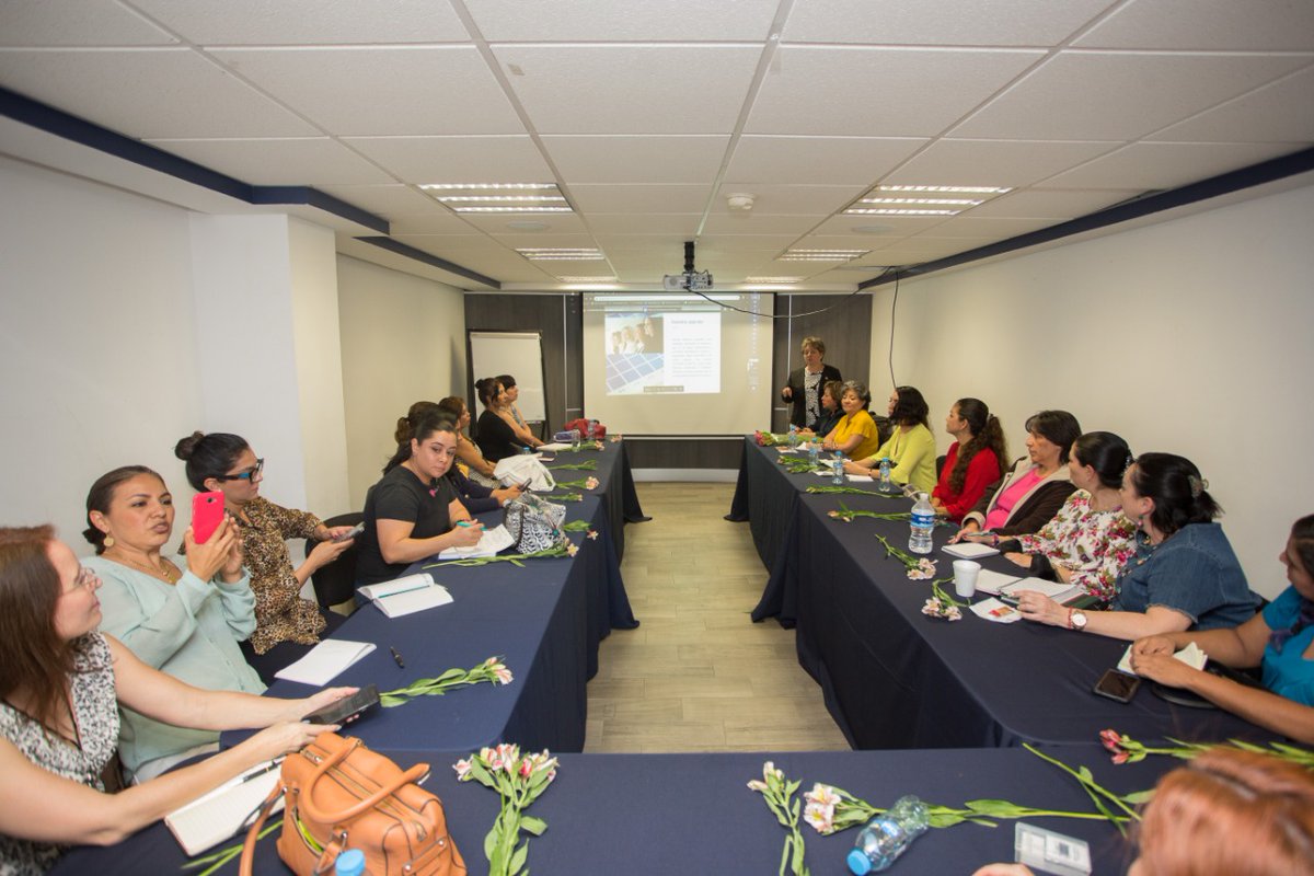 MECanacoQro's tweet photo. El día de hoy se llevo a cabo la #ReunióndeConsejo Informativa de actividades a realizar, dirigida por nuestra Vicepresidenta @lola_farfan
Así mismo nuestro Pdte @carloshabacuc, reitero el compromiso con todas nosotras para el crecimiento en el sector empresarial. https://t.co/taDflrMqlu