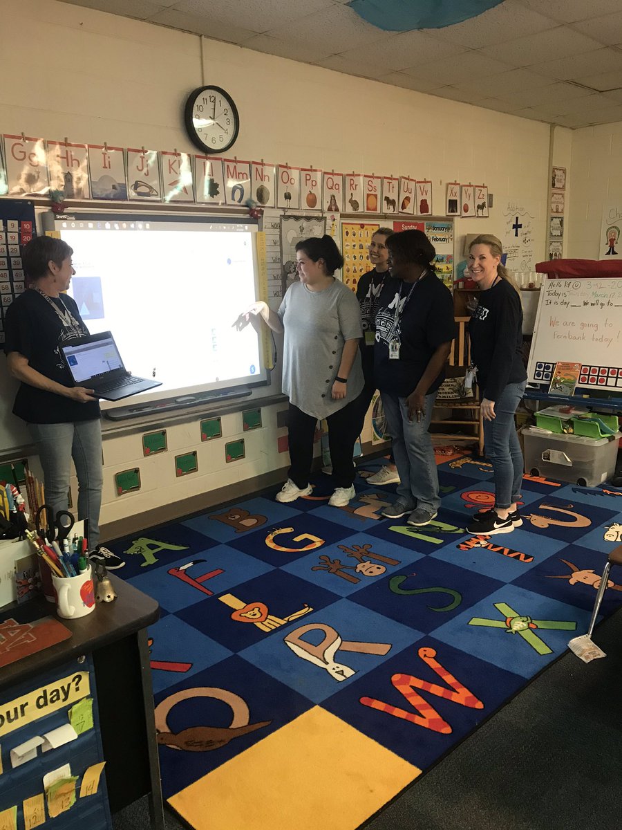 vaatl's tweet photo. Impromptu schoology training from Ms McMillen this afternoon 
@LockheedElem https://t.co/Jg4or1RjtU