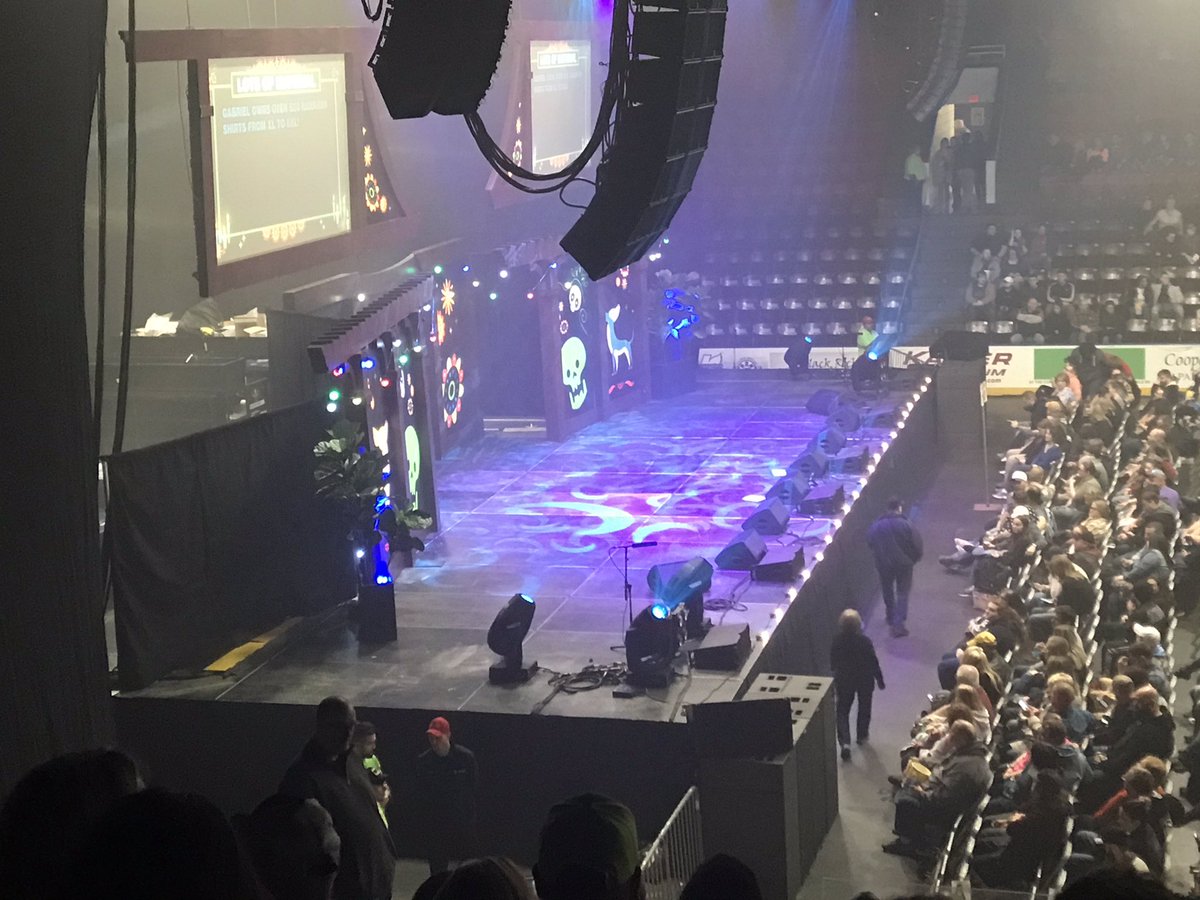 cassysim2001's tweet photo. Came to his last comedy show. This is why I’m glad I kept hounding my dad to come with me lol! #ZooMuffler #ThanksFluffy https://t.co/nPkHYY5LKJ