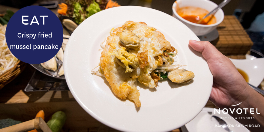 Novotel_Silom's tweet photo. 🥘 One of the most popular Thai Street #Food you shouldn't miss is Crispy fried mussel pancakes! It's our #TuesdayTreat at the live station lunchtime. ► https://t.co/cjfjee48DA https://t.co/UaA74qUYZz