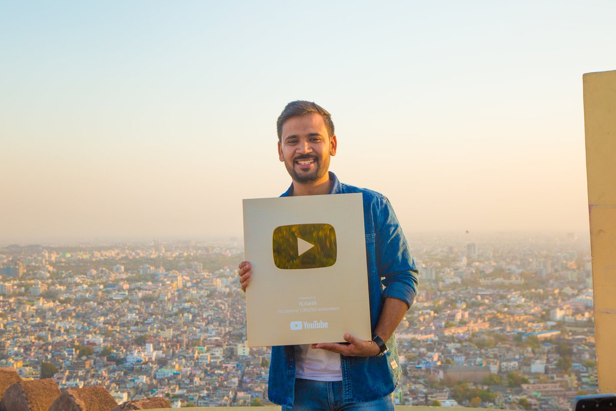 Rjkartik's tweet image. Celebrated #GoldPlayButton with my Loved ones ❤️ Thank you so much everyone for all the Love 🙏 ये Award Gurudev, Family, Parents, Mentors, Friends और आप सबके नाम ❤️ हर सोमवार देखते रहिए मेरे साथ नई कहानी और हाँ कर दिखाओ कुछ ऐसा कि दुनिया करना चाहे आपके जैसा 🎉  @YouTubeIndia
