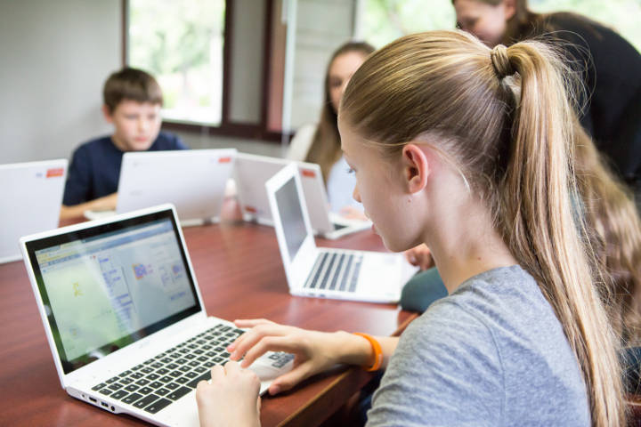 YouthinkE's tweet photo. Never too young to learn the value of computer coding. Start off on the right path to a successful future. #youthink #computer #youngcoders #coding https://t.co/ZcpEXzF2SY