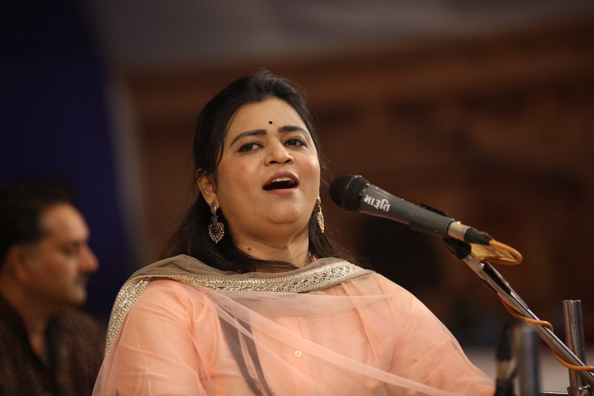 UrvashiRadadiya's tweet photo. Glimpse from LokDayro at Morbi. 
.
.
#UrvashiRadadiyaLiveInMorbi #LokDayro #Folk #Sufi #Music https://t.co/EX2vpNR5na