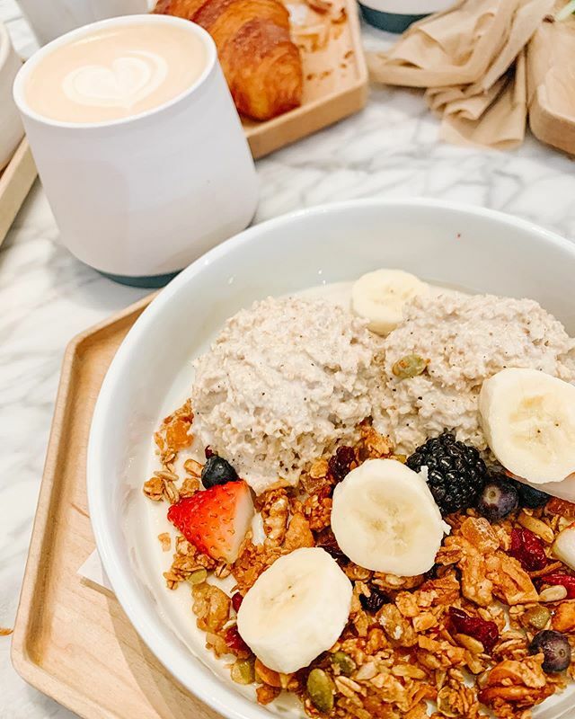 michelle_au's tweet photo. Breakfast @sv_bakery this morning. Oatmeal with fruit and granola. .
.
.
#oatmeal #breakfast #brunch #vancouver #vancity #nomnom #yummy #granola #fruit #oatmilk #latte #coffee #coffeelover #coffeetime #coffeeshop https://t.co/w9IxebVVQ3