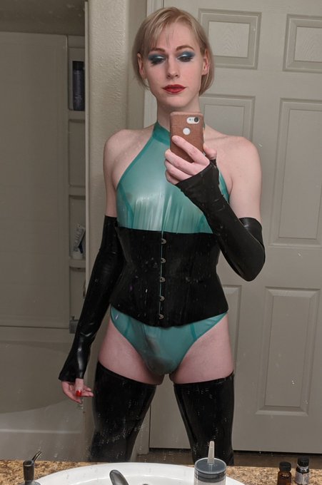 Almost ready to go out! https://t.co/2nPC7ztk4E