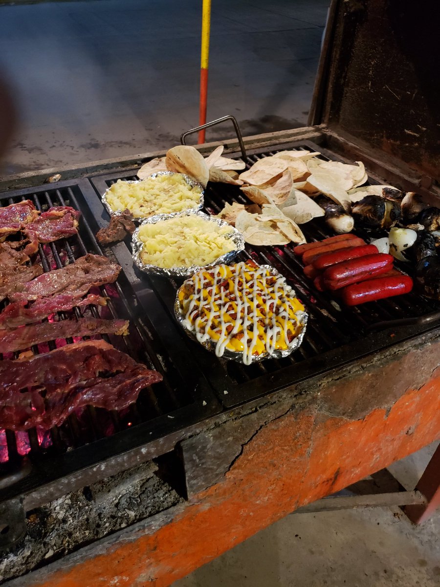 La fogata carnes asadas por la entrada los arcos  #feriaXicotencatl