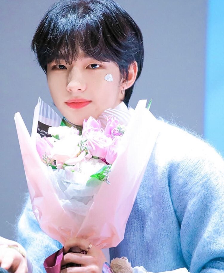 「 day 72/366 」　　　↳  #스트레이키즈  #황현진today ... was tiring :( i hope you had a better day. i love you hyunjin ^3^