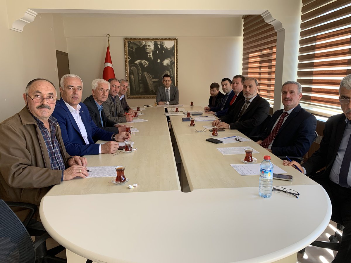 İlçe kaymakamımız, İhtiyaç sahiplerine yardımda bulunmak istediği dileğinde bulunan İlçemiz lise öğrencisi Batuhan’ı, SYDV toplantısına davet etti.