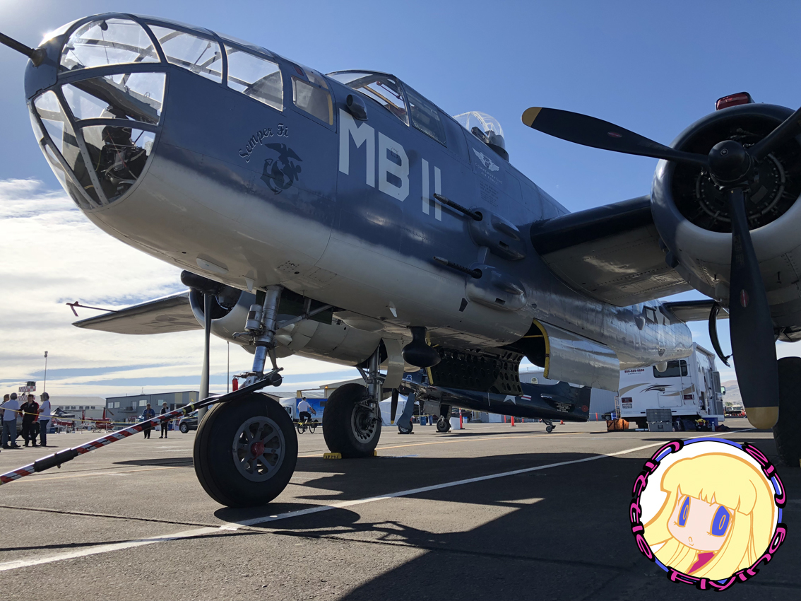 【本物を見て好きになったもの】の一つがこのノースアメリカンB-25ミッチェル(写真は海兵隊仕様のPBJ-1)
逆ガルであるコルセアとは反対の内翼に上反角がついているガルウィングなのです。 