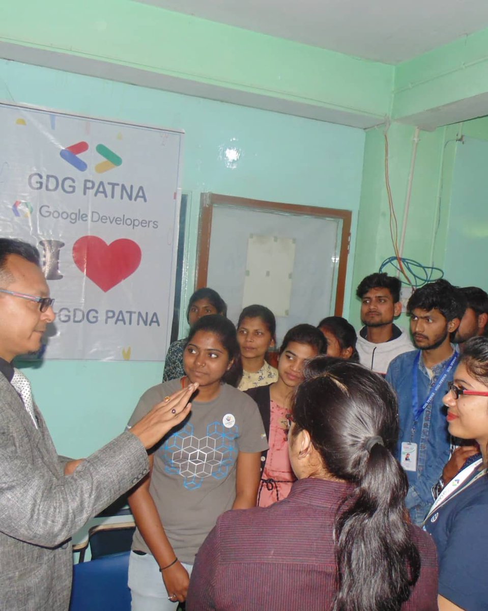 AnushCodergirl's tweet photo. On 29th February,2020,I attended a wonderful meet-up on "Exploring the World of Web" co-presented by #GDGPatna and #khabaitech
I also got a #googlebadge for answering few questions.
It was really engaging and had great connection with @manishroushan Sir.
#googlemeetup
#networking https://t.co/V0ruNrQUYi