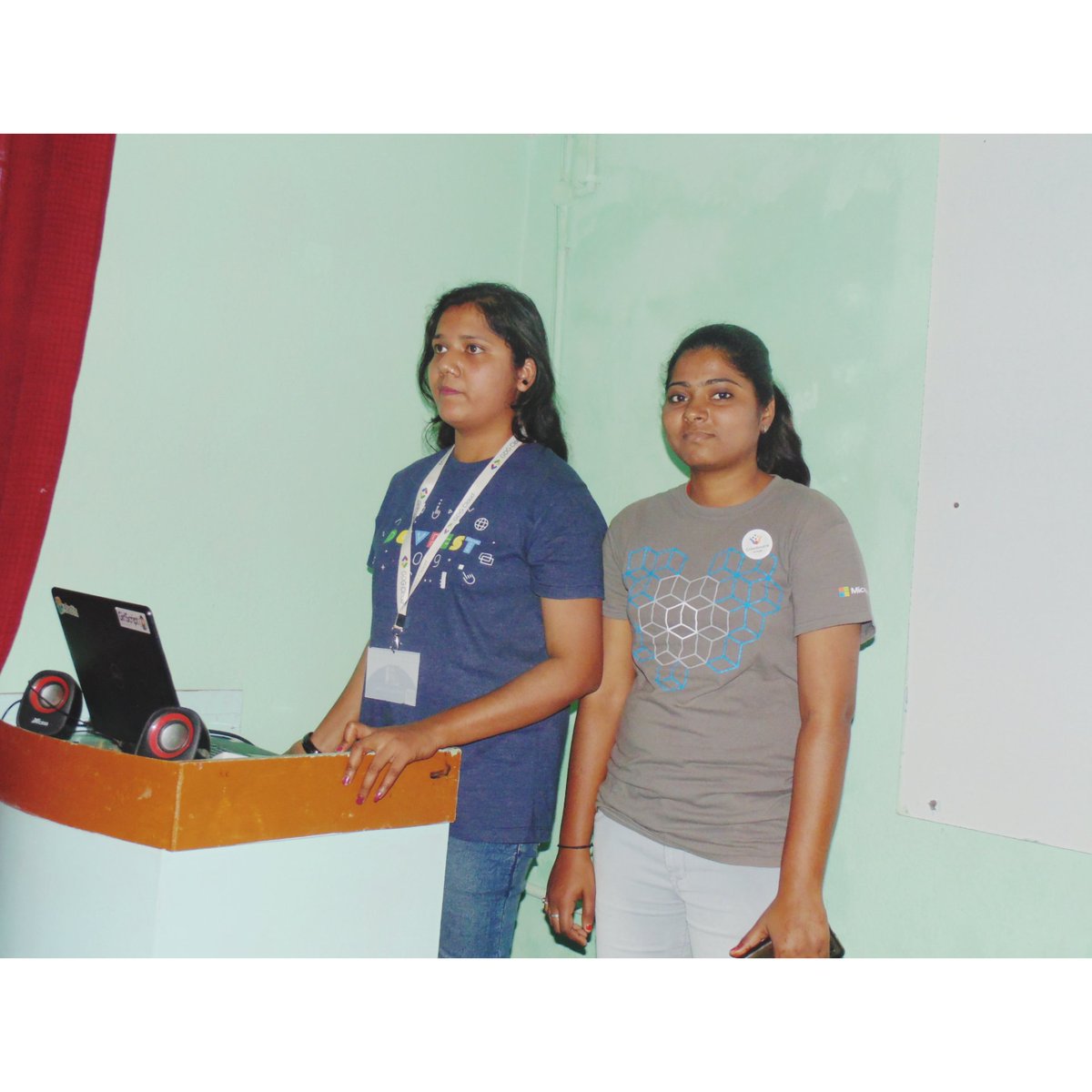 AnushCodergirl's tweet photo. On 29th February,2020,I attended a wonderful meet-up on "Exploring the World of Web" co-presented by #GDGPatna and #khabaitech
I also got a #googlebadge for answering few questions.
It was really engaging and had great connection with @manishroushan Sir.
#googlemeetup
#networking https://t.co/V0ruNrQUYi
