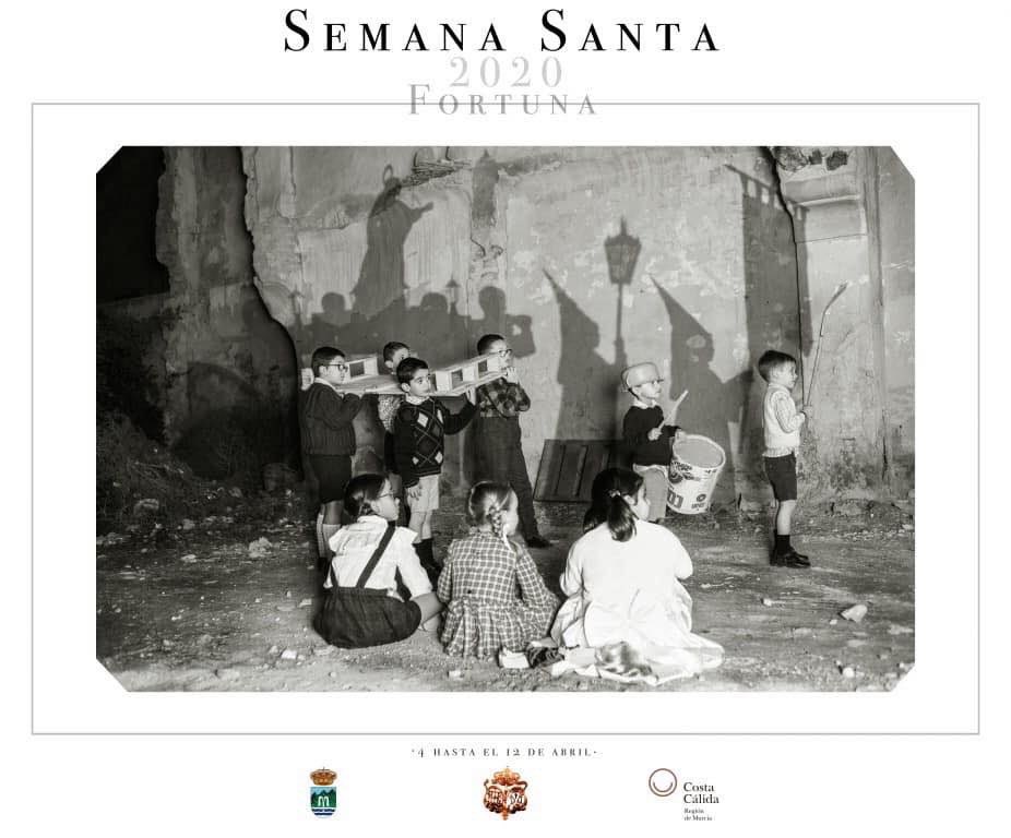 Enca_talavera's tweet photo. Si se hiciera un concurso de carteles de Semana Santa, este, para mi, se llevaría todos los premios. Bravo por la Semana Santa de Fortuna #horacofrade https://t.co/Wukh2R3ePt