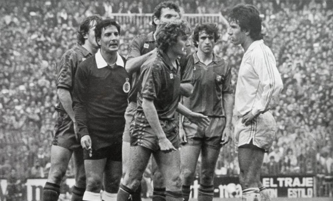 FOTOS HISTORICAS O CHULAS DE FUTBOL - Página 14 ESA0iCpWAAMbJce?format=jpg&name=small