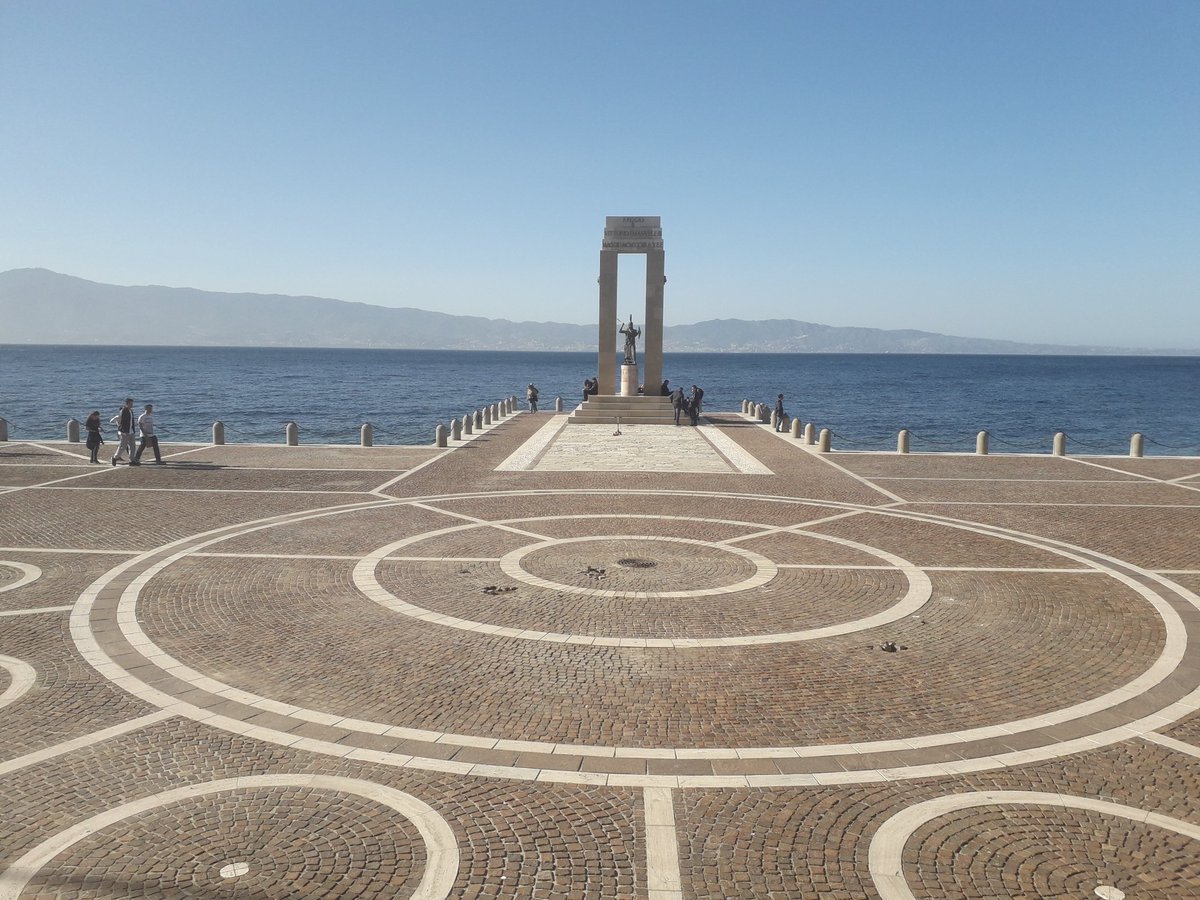 sfbracciorosso's tweet photo. Bellissima Reggio Calabria 
#Italia https://t.co/NLX7oufzmT