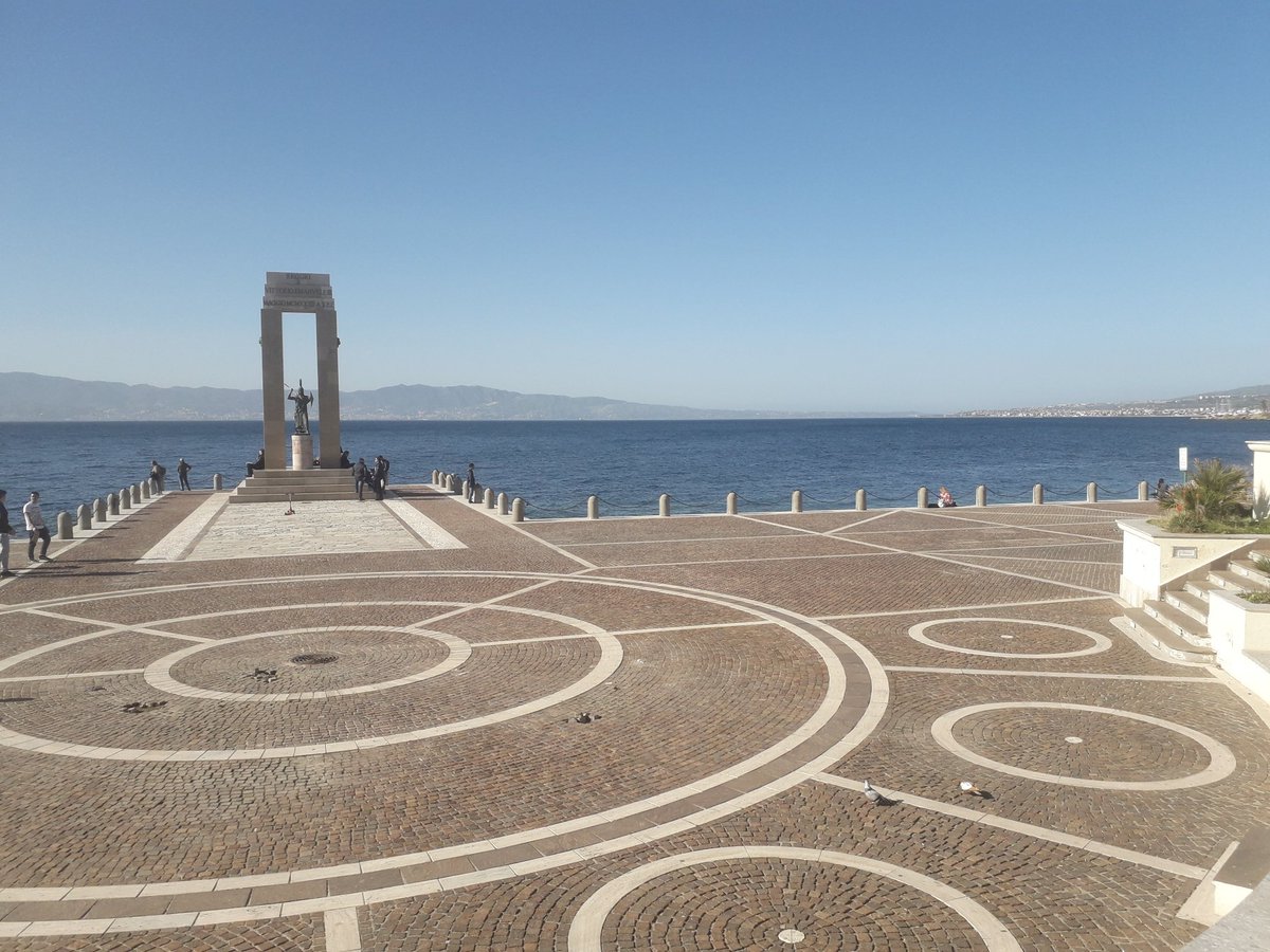 sfbracciorosso's tweet photo. Bellissima Reggio Calabria 
#Italia https://t.co/NLX7oufzmT