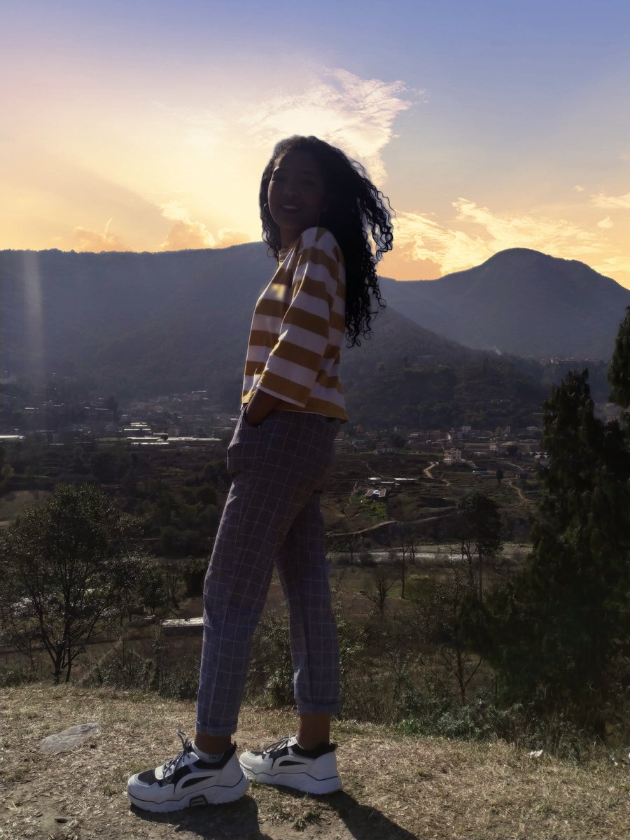 binitathapa18's tweet photo. 🌸🌻🌻 https://t.co/no6rhYBNFw