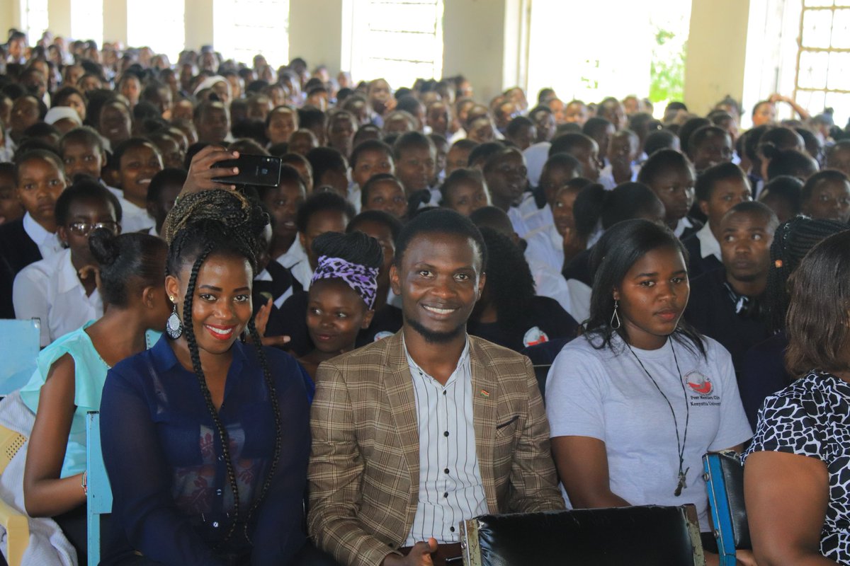 KenyattaPeer's tweet photo. Peer mentors at @kirobonGirls in Nakuru, mentors and making the young realize their potential is the greatest call for the club. @KenyattaUni @IKirivwa #KirobonGirls https://t.co/PjTpgdPH2x